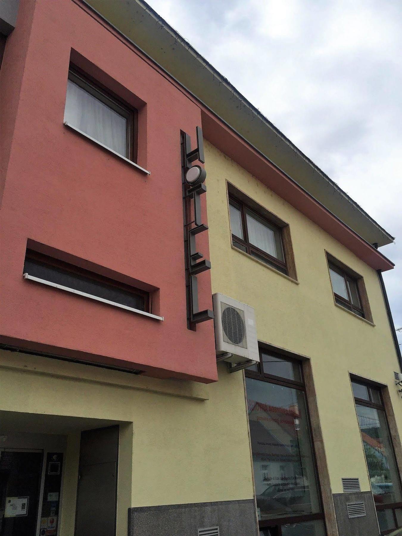 Hotel Maxim Svaty Jur Exterior foto
