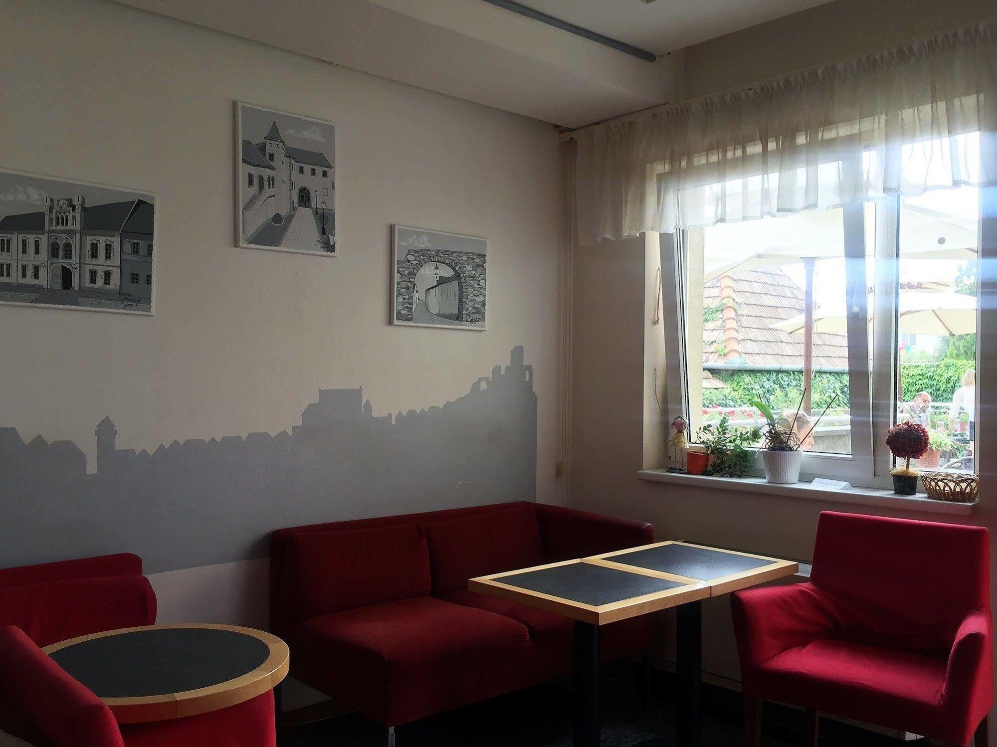 Hotel Maxim Svaty Jur Exterior foto